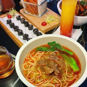 杭州新开的夜场ktv招聘商务迎宾,(好上班的不挑人)